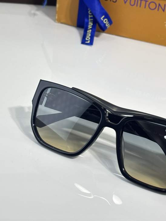 Picture of Louis Vuitton Sunglasses _SKUfw77318165fw